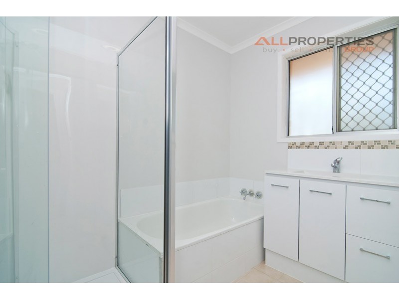 1 Seaton Street, Hillcrest QLD 4118