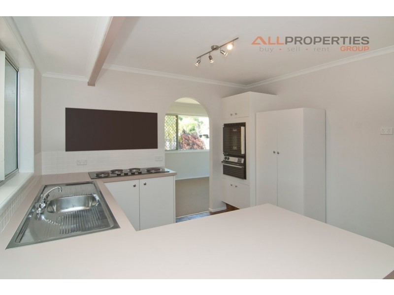 1 Seaton Street, Hillcrest QLD 4118