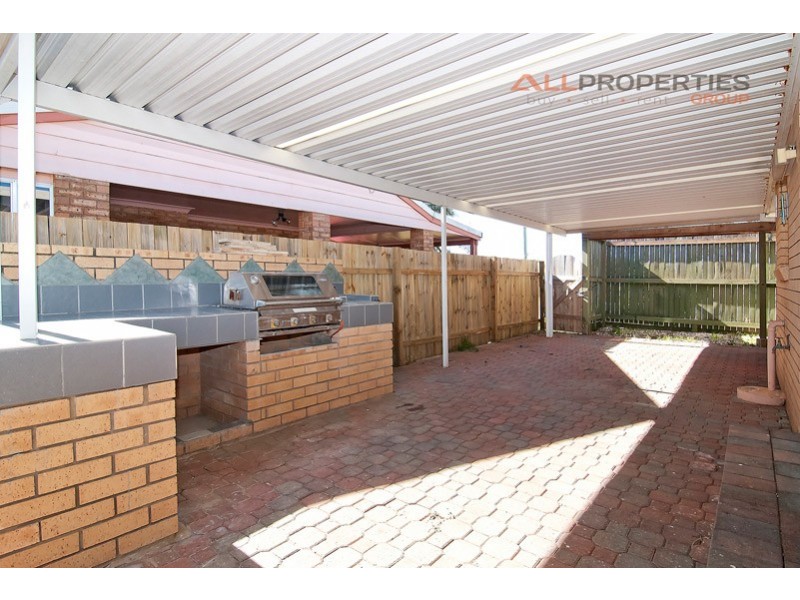 1 Seaton Street, Hillcrest QLD 4118