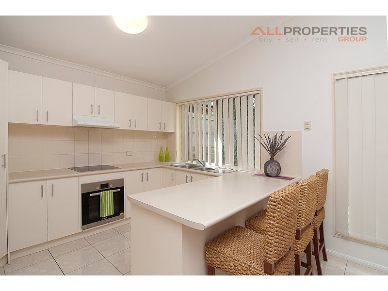 9 Fraser Place, Forest Lake QLD 4078