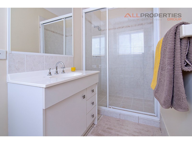 9 Fraser Place, Forest Lake QLD 4078