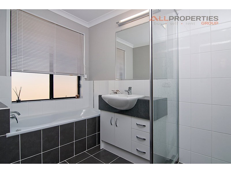 2 Parkside Drive, Jimboomba QLD 4280