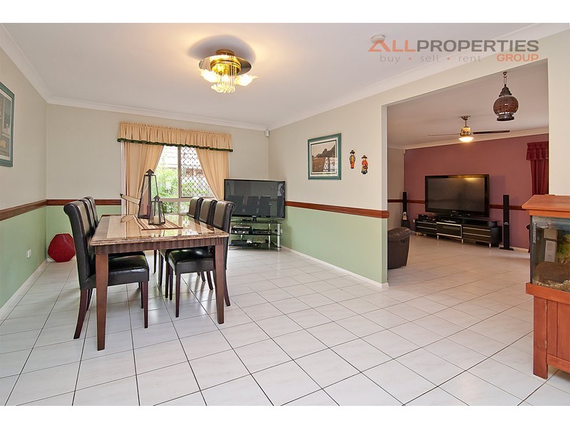 17 ARONIA COURT, Regents Park QLD 4118