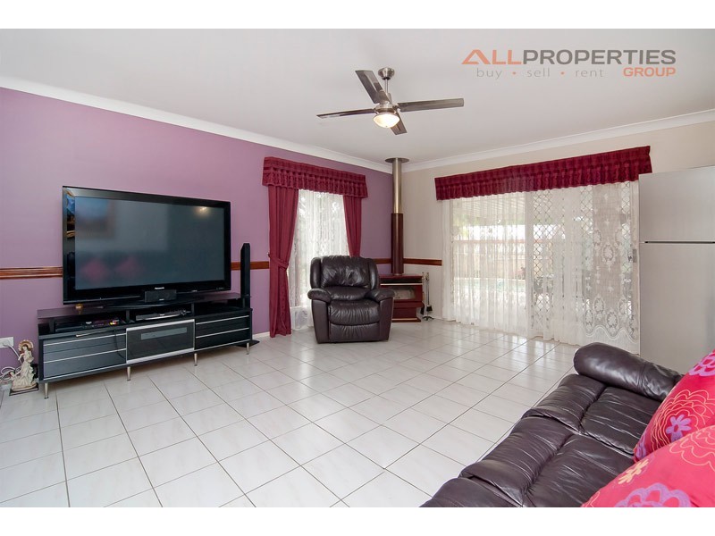 17 ARONIA COURT, Regents Park QLD 4118