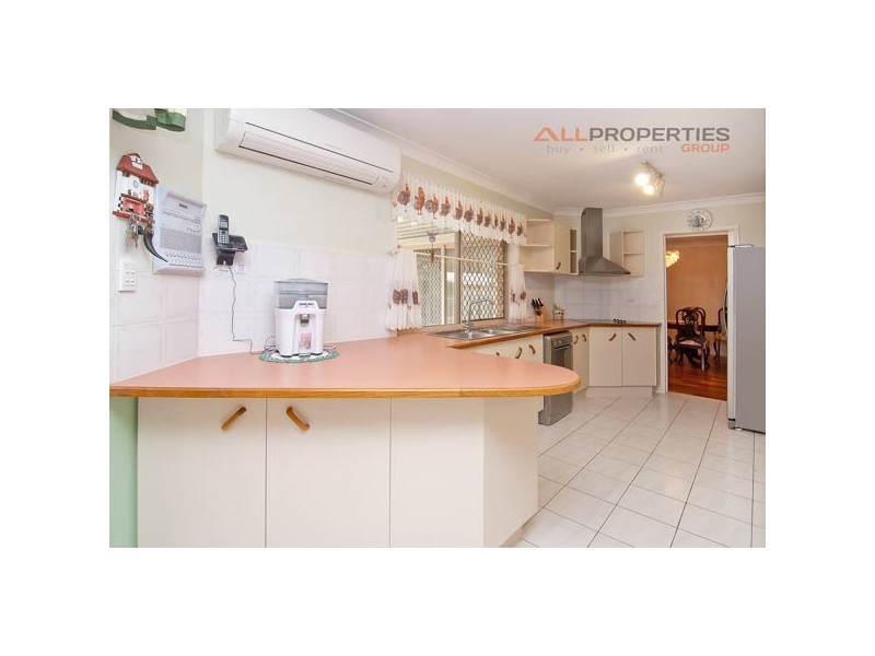 17 ARONIA COURT, Regents Park QLD 4118