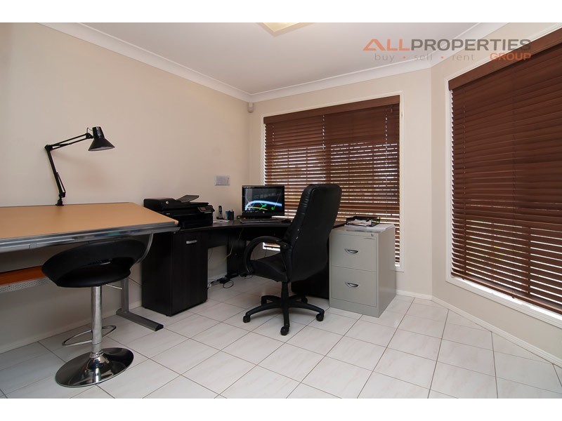 17 ARONIA COURT, Regents Park QLD 4118