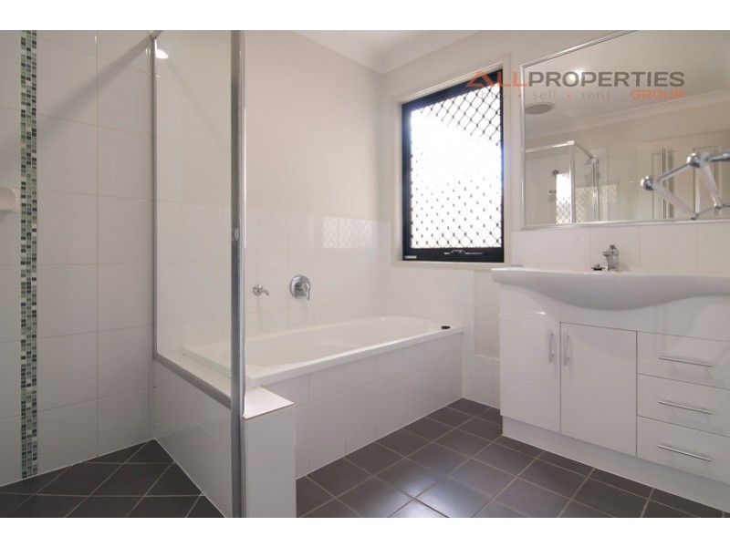 52 Barcombe Drive, Berrinba QLD 4117