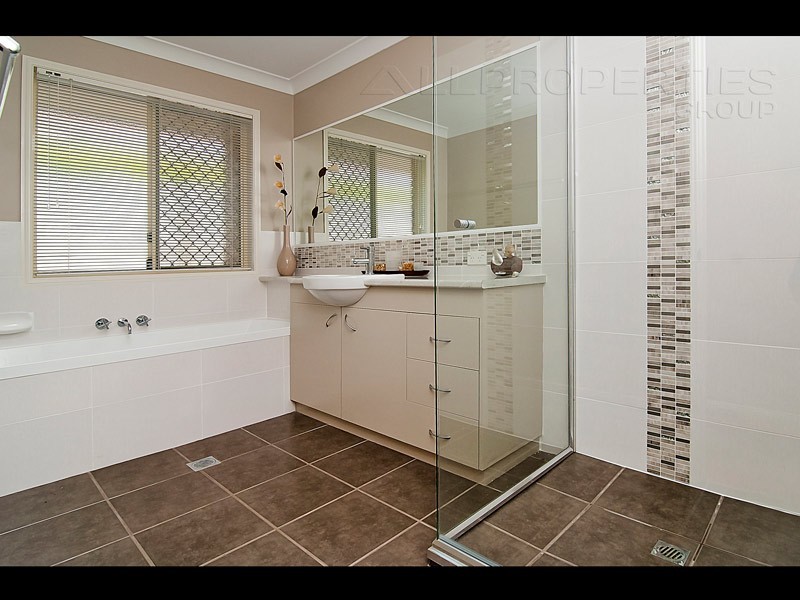 15 Bellfield Cres, Parkinson QLD 4115