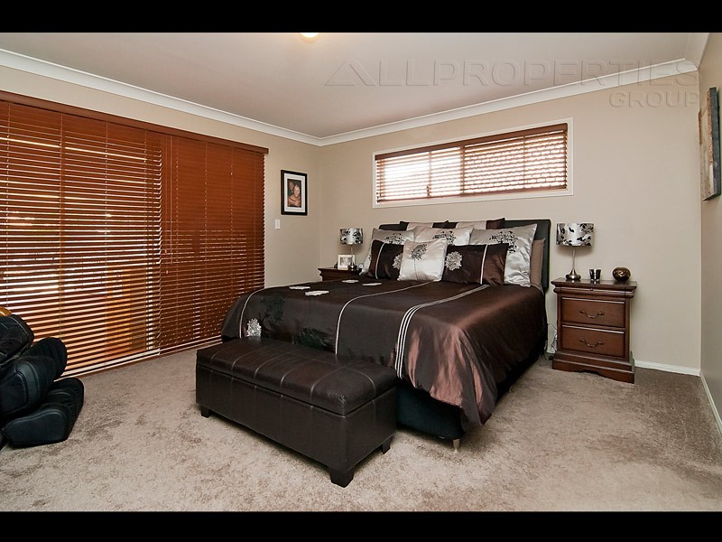 15 Bellfield Cres, Parkinson QLD 4115