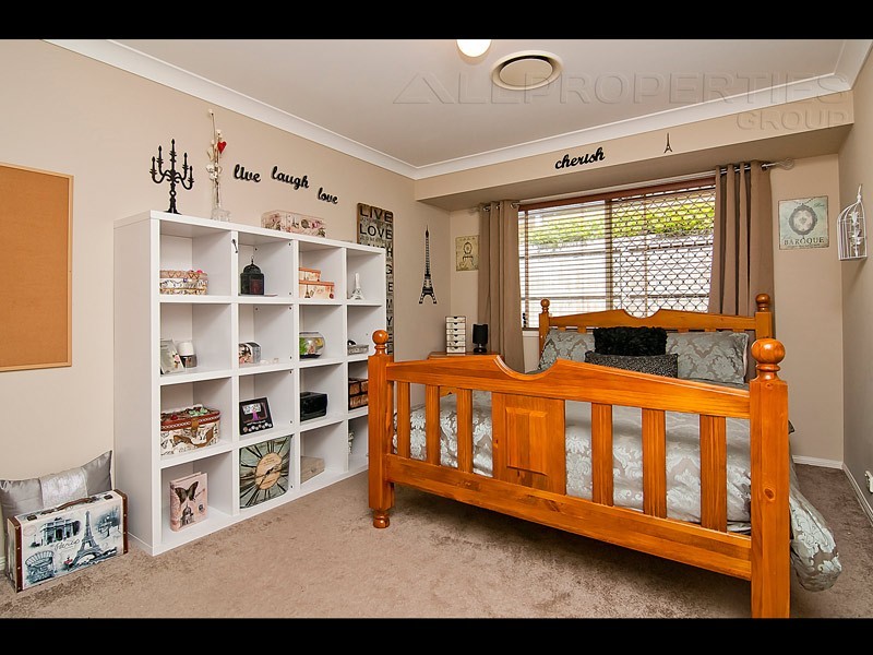 15 Bellfield Cres, Parkinson QLD 4115