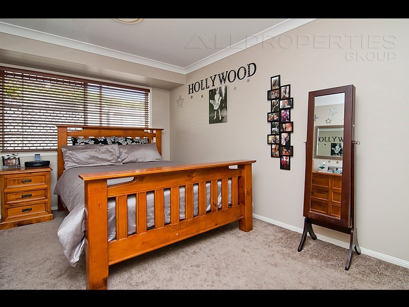 15 Bellfield Cres, Parkinson QLD 4115