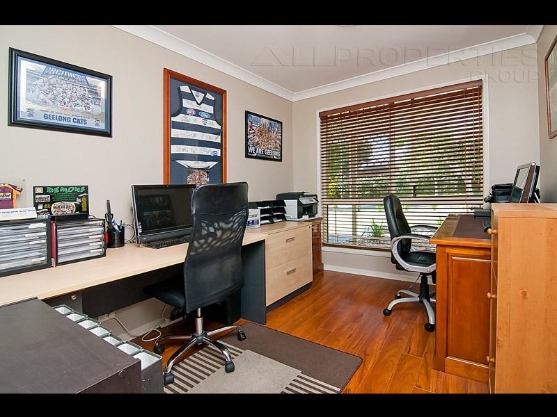 15 Bellfield Cres, Parkinson QLD 4115