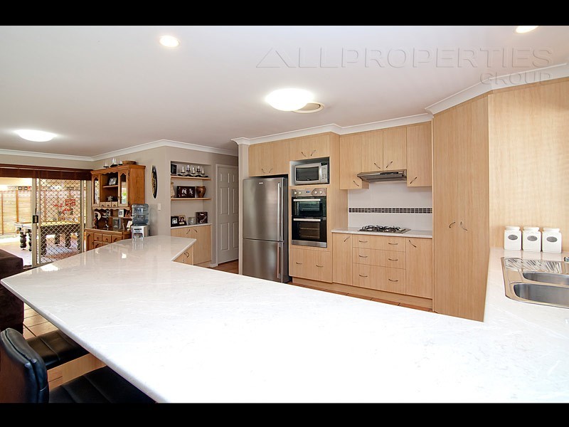 15 Bellfield Cres, Parkinson QLD 4115