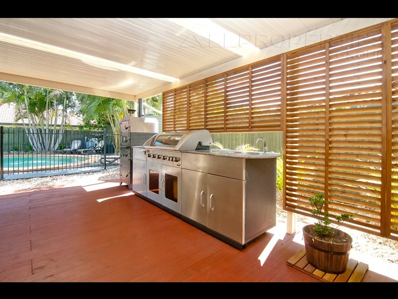 15 Bellfield Cres, Parkinson QLD 4115