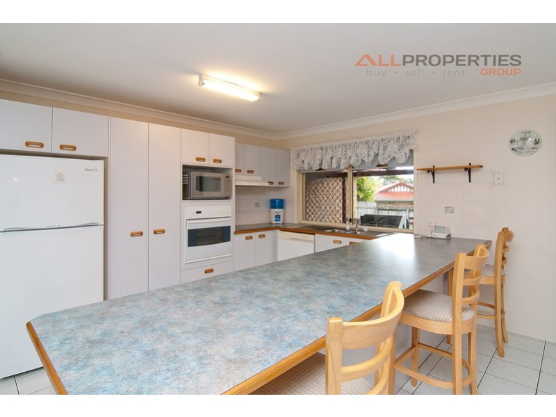 9 MANDEVILLE PLACE, Regents Park QLD 4118
