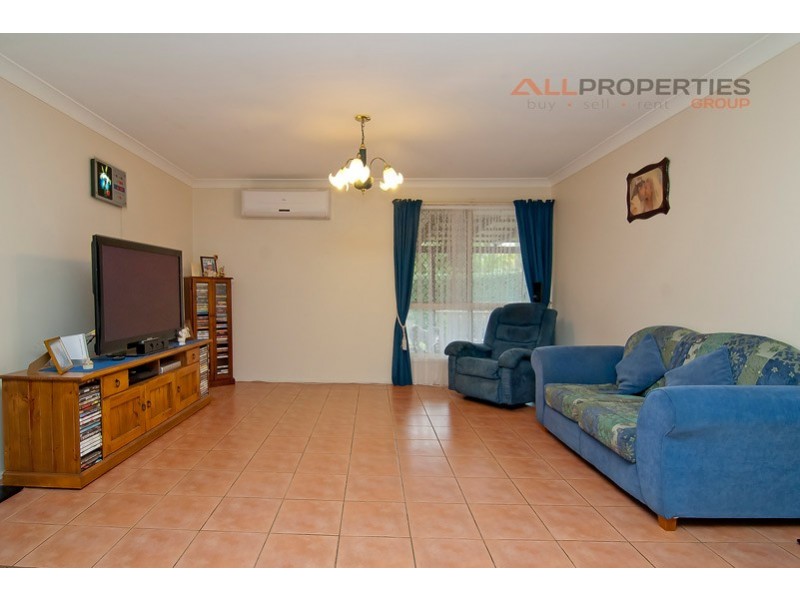 9 MANDEVILLE PLACE, Regents Park QLD 4118