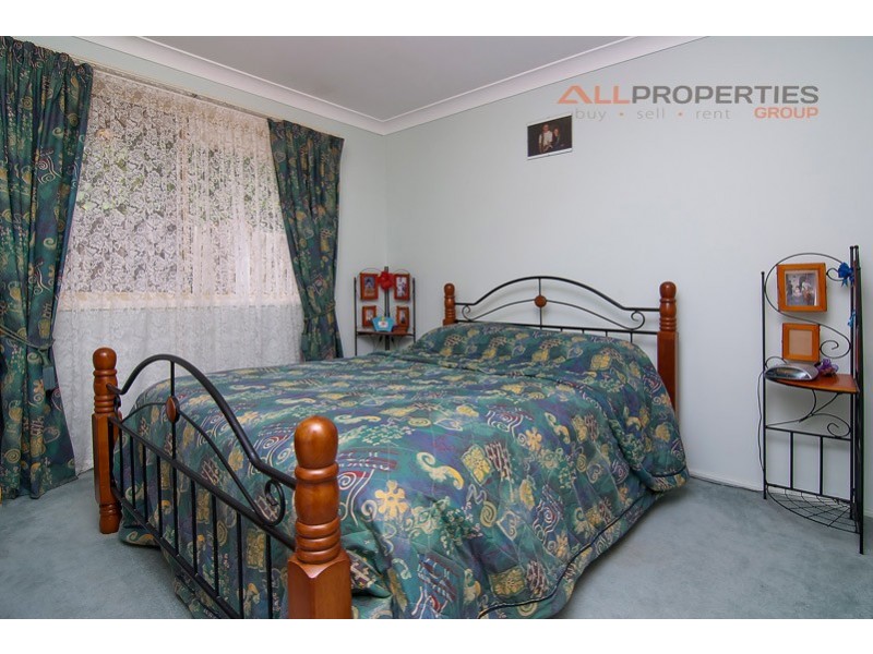 9 MANDEVILLE PLACE, Regents Park QLD 4118
