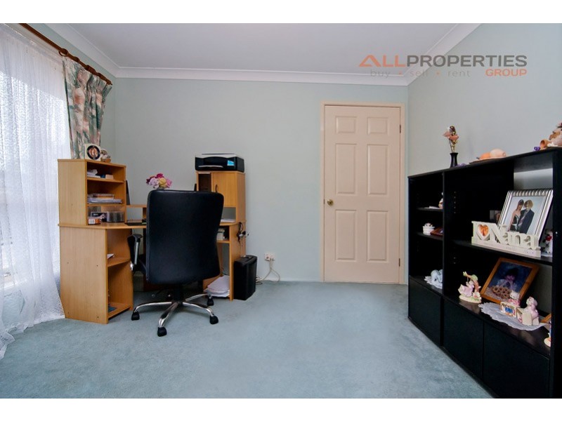 9 MANDEVILLE PLACE, Regents Park QLD 4118