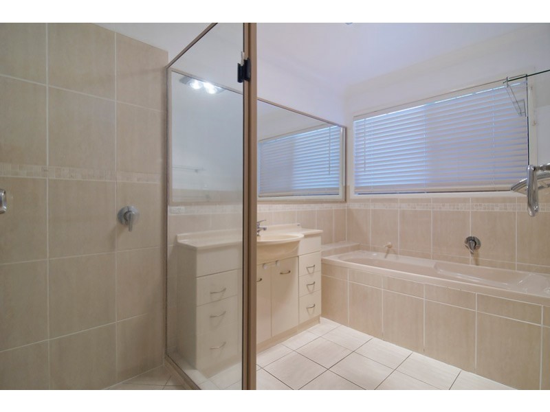 25 DORACHUS DRIVE, Regents Park QLD 4118