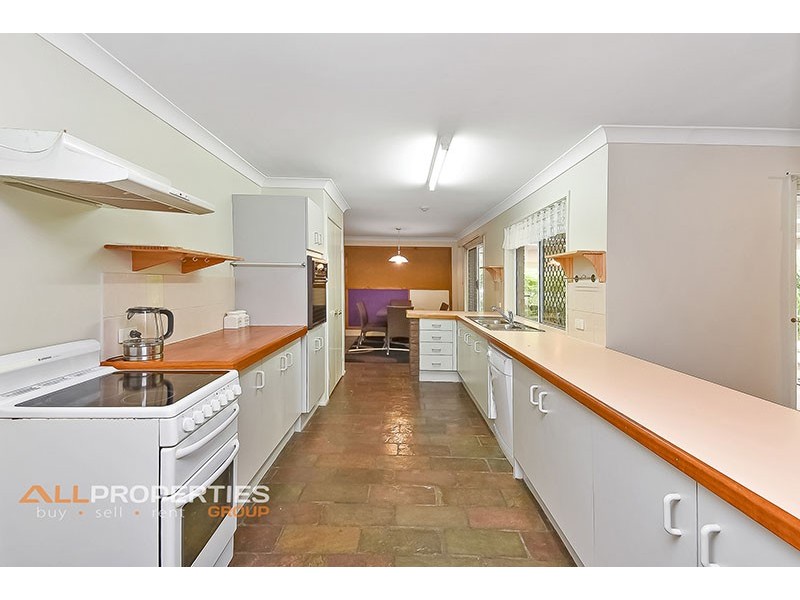 10 COCAS STREET, Regents Park QLD 4118