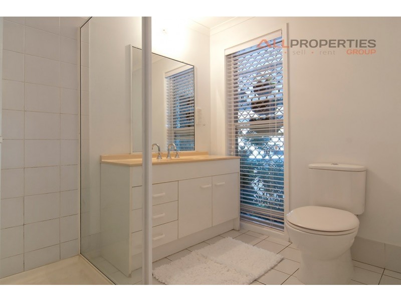 5 ITEA COURT, Regents Park QLD 4118