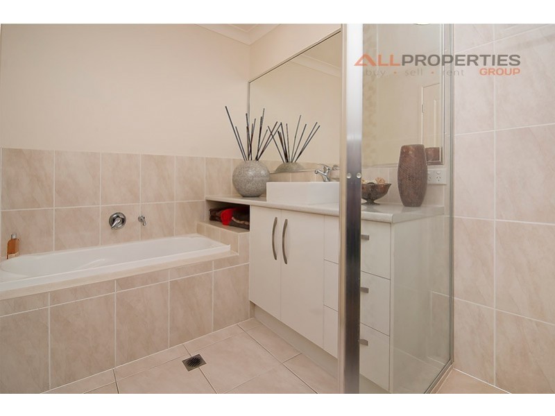 5 Davidshone Close, Doolandella QLD 4077