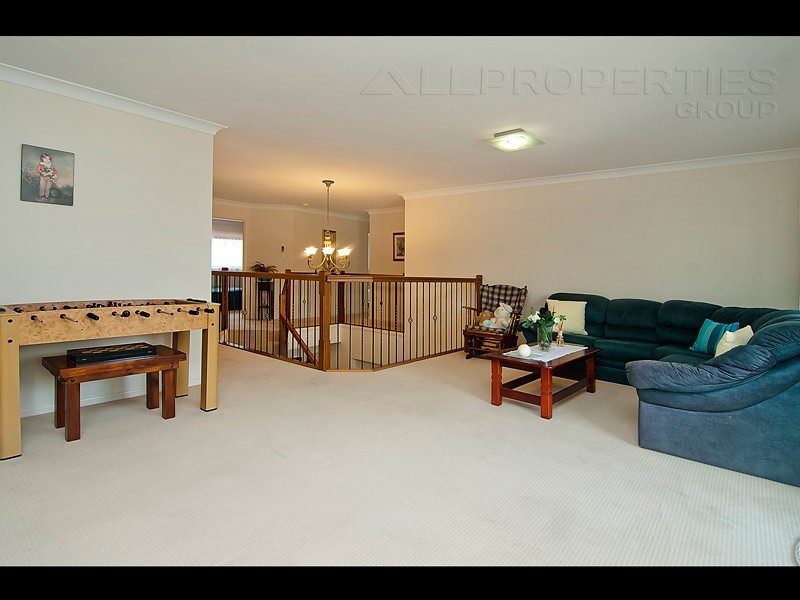 8 Birch Close, Heathwood QLD 4110