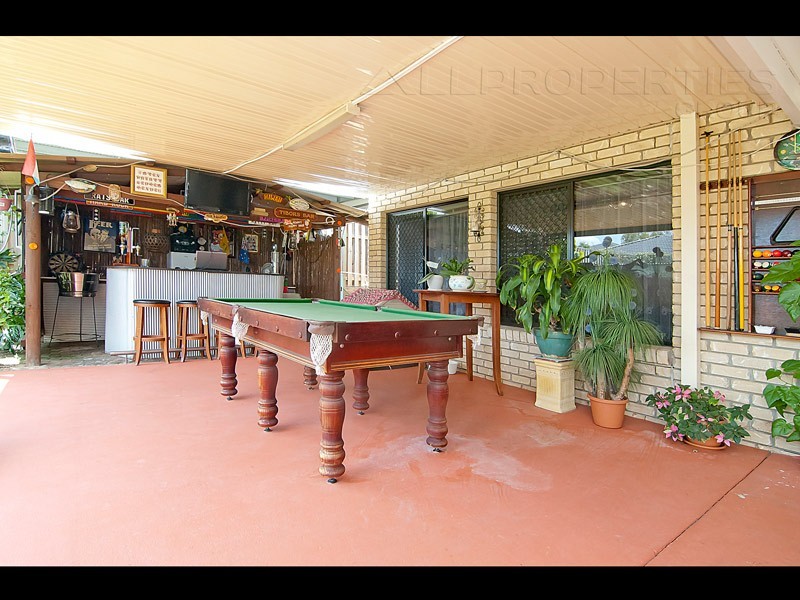 8 Birch Close, Heathwood QLD 4110