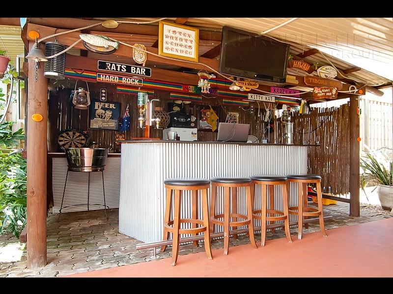 8 Birch Close, Heathwood QLD 4110