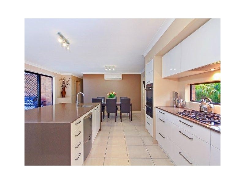 16 Sanctuary Parkway, Waterford QLD 4133