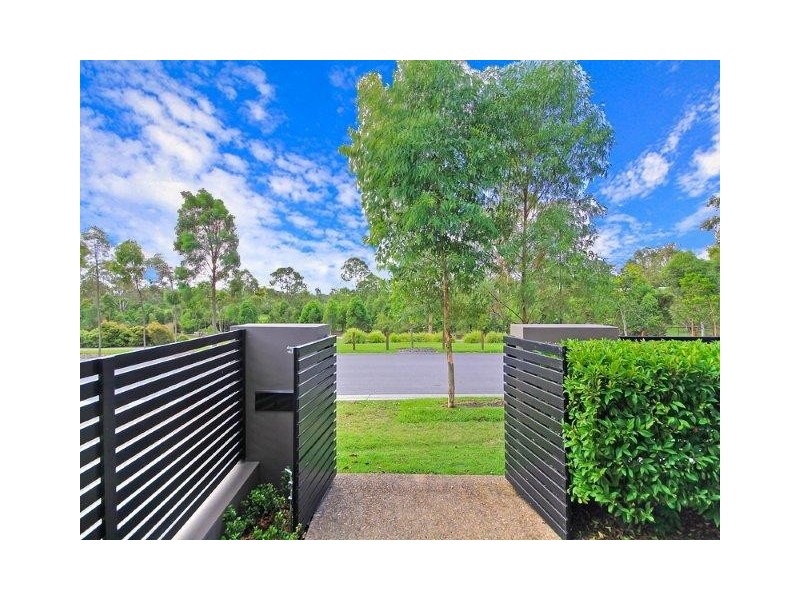 16 Sanctuary Parkway, Waterford QLD 4133