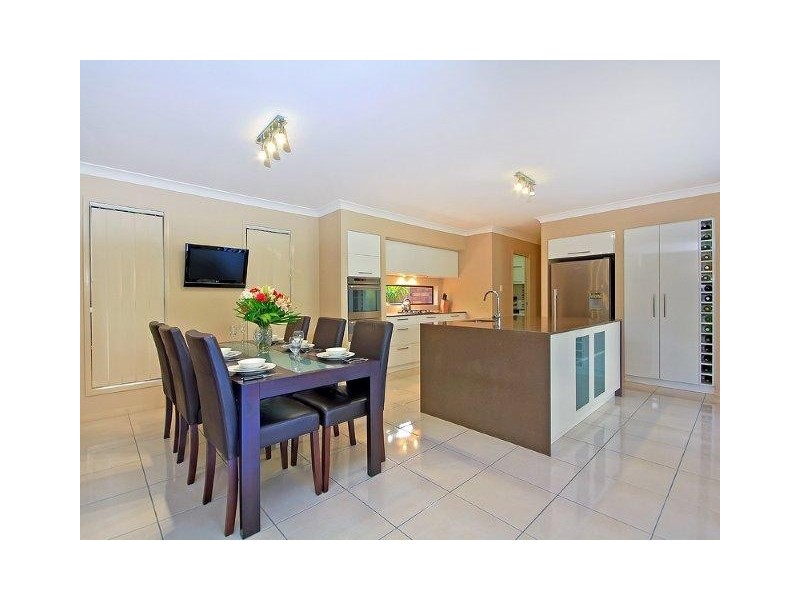 16 Sanctuary Parkway, Waterford QLD 4133