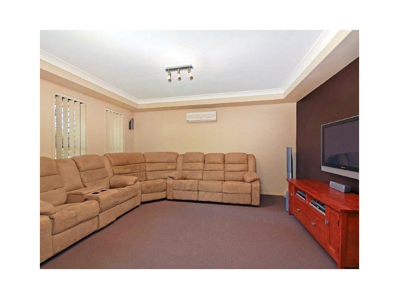 16 Sanctuary Parkway, Waterford QLD 4133