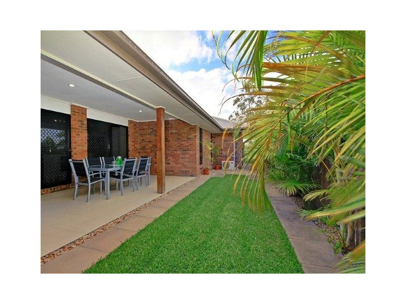 16 Sanctuary Parkway, Waterford QLD 4133