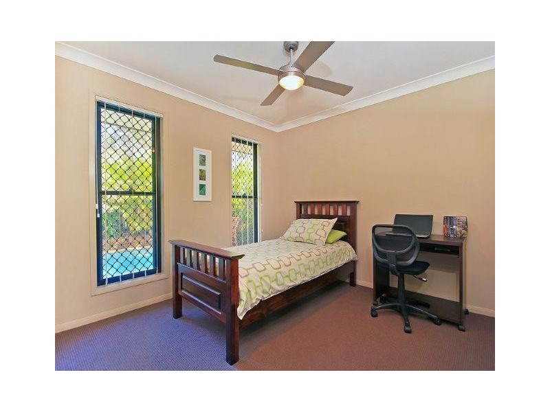 16 Sanctuary Parkway, Waterford QLD 4133