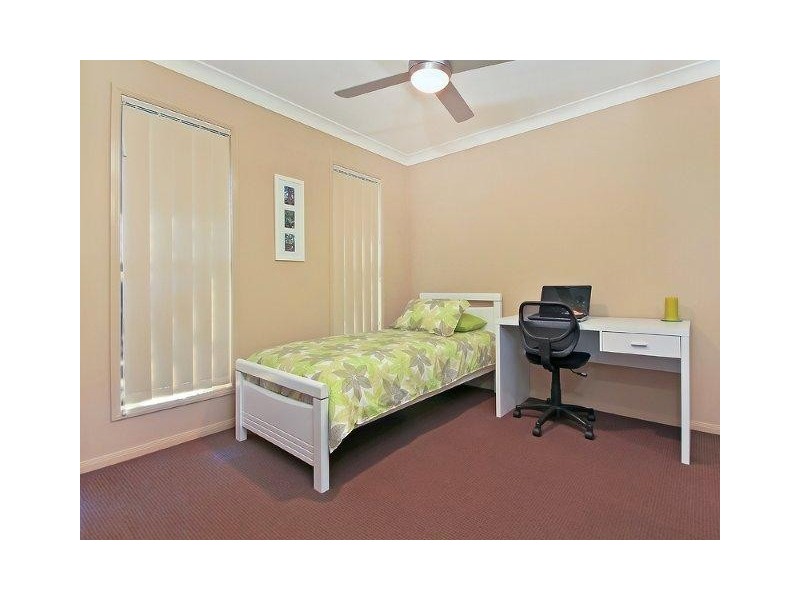 16 Sanctuary Parkway, Waterford QLD 4133