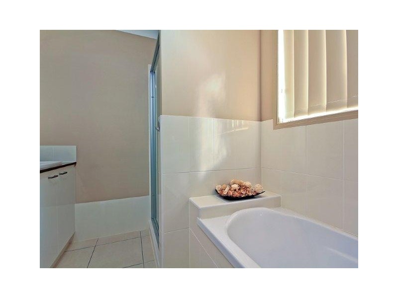 16 Sanctuary Parkway, Waterford QLD 4133