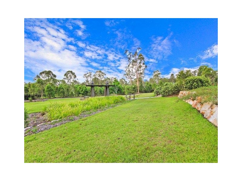 16 Sanctuary Parkway, Waterford QLD 4133