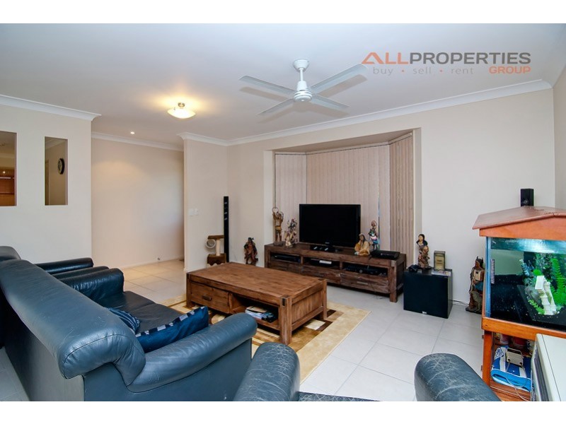 43 Gordonia Drive, Regents Park QLD 4118