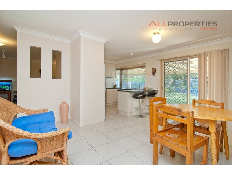 43 Gordonia Drive, Regents Park QLD 4118