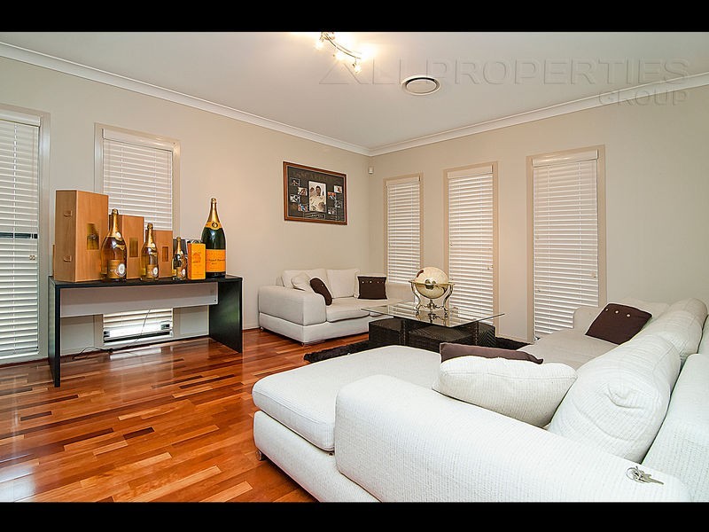 4 Coolibah Street, Heathwood QLD 4110