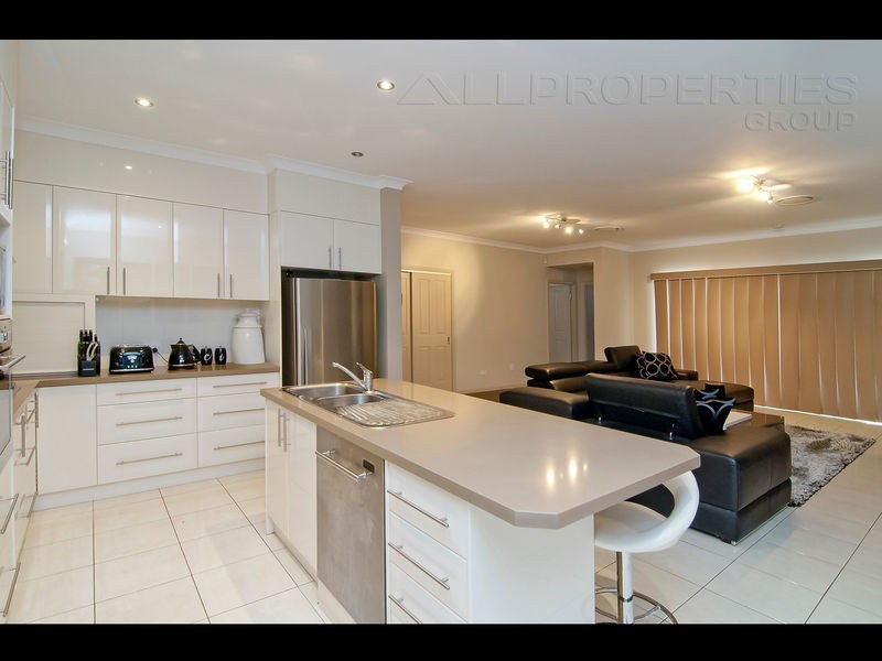 4 Coolibah Street, Heathwood QLD 4110