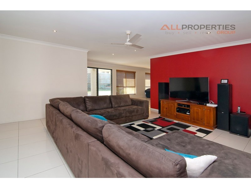 43 Snowy River Cct, Forest Lake QLD 4078