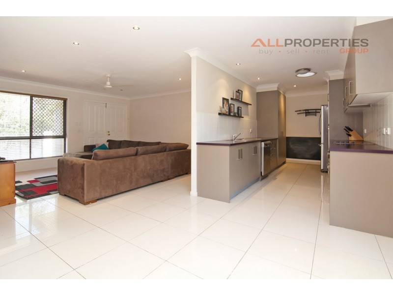 43 Snowy River Cct, Forest Lake QLD 4078