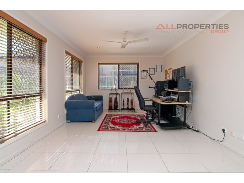 43 Snowy River Cct, Forest Lake QLD 4078