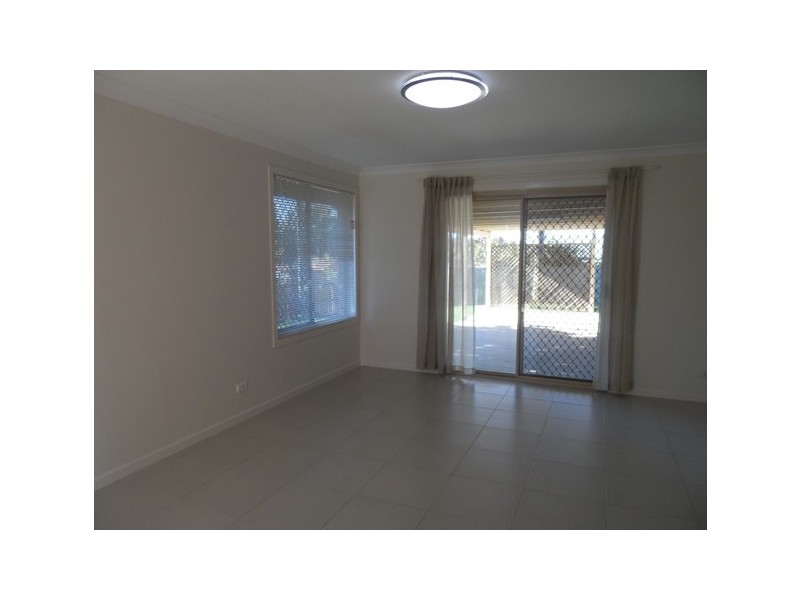 8 Network Drive, Boronia Heights QLD 4124