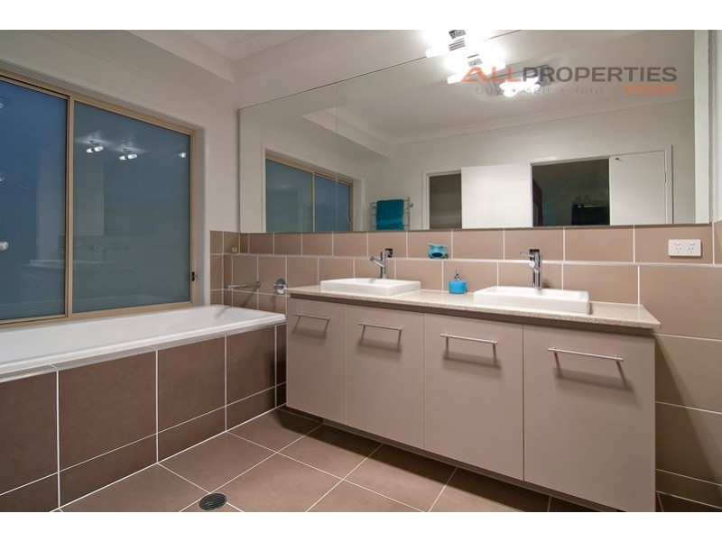 60 Gardenia Circuit, Heathwood QLD 4110