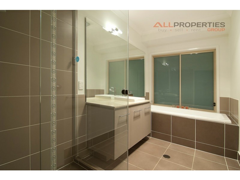 60 Gardenia Circuit, Heathwood QLD 4110