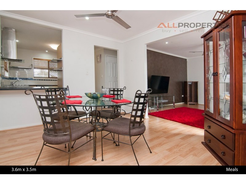 8 Sweetgum Street, Hillcrest QLD 4118