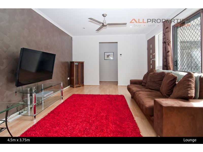 8 Sweetgum Street, Hillcrest QLD 4118